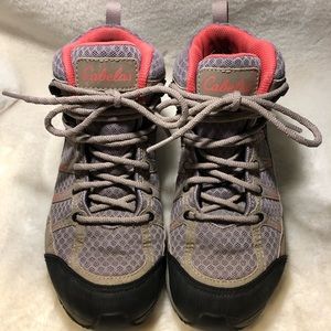 Cabela's Women's Size 6 Waterproof Hiking Boot